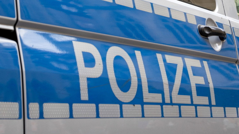 Fahrer lässt kaputten Fiat nach Unfall in Großröhrsdorf stehen