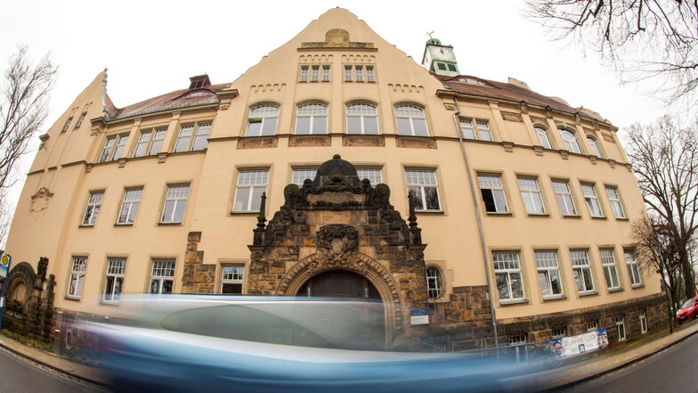 Die Unterrichtsstunde, die den Sächsischen Landtag nun mit einer Kleinen Anfrage beschäftigt, wurde am Radebeuler Lößnitzgymnasium gehalten.