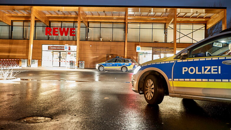 Polizeieinsatz vor dem Rewe-Markt auf dem Sonnenstein nach einer Messerstecherei im Dezember 2018: Sicherheitsthemen sollen verstärkt in den Fokus genommen werden.