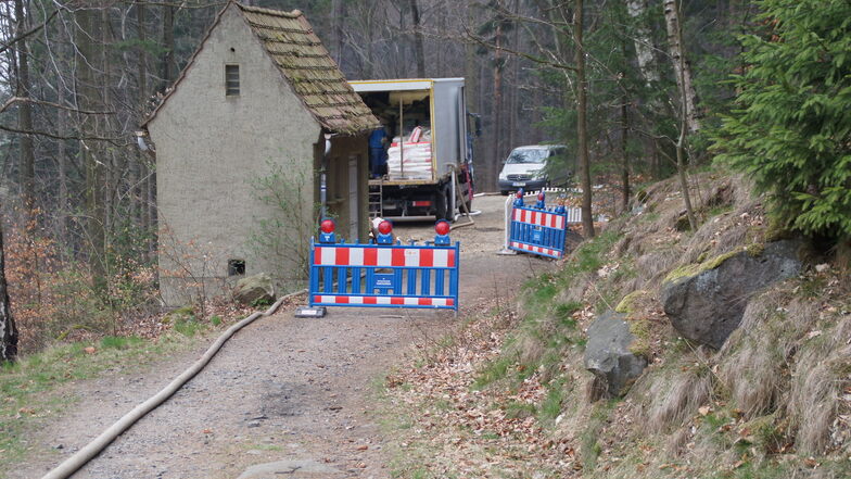 Der Flügelweg an der Oybiner Teufelsmühle ist während der Bauarbeiten gesperrt.