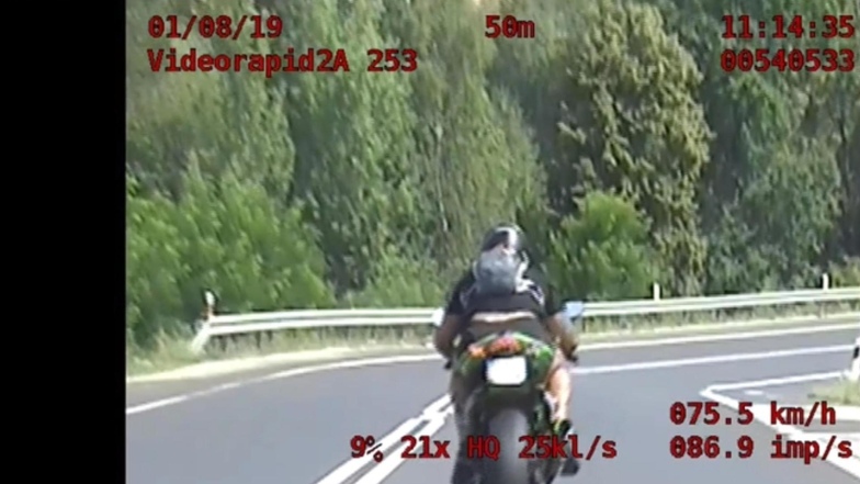 Mit Tempo 160 und höheren Geschwindigkeiten flüchtete der Kawasaki-Fahrer vor der Polizei.