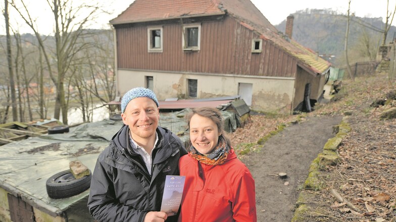 Christian Kubat und Irina Krupper wollen die ehemalige Jugendherberge in Halbestadt zu einer Wildnisherberge umbauen. Noch ist viel zu tun.