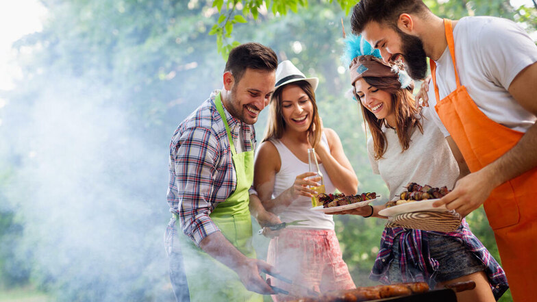 Im Sommer sind Spaß und Entspannung beim Grillen garantiert. 2021 wird bewusst mit regionalen Zutaten gegrillt.