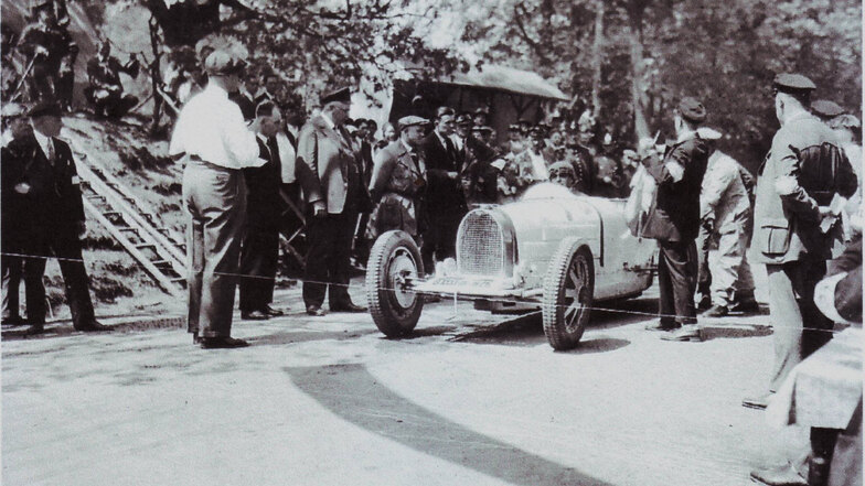 Ernst von Mahla aus Morchenstern (Smržovka) im Grand Prix Bugatti am Start des verhängnisvollen Rennens.