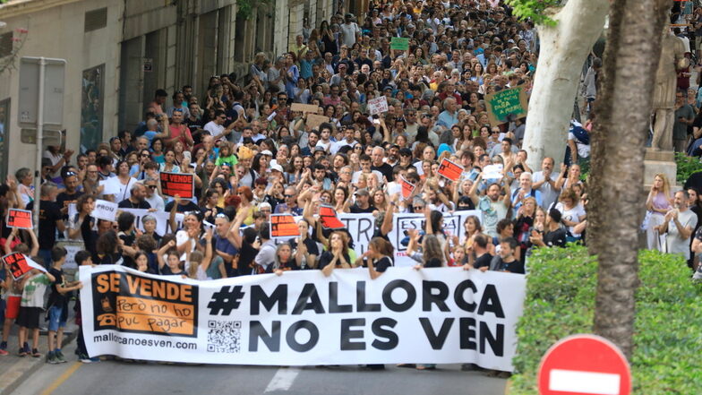 Am Samstag hatten in Palma Tausende unter dem Motto "Sagen wir basta!" und "Mallorca steht nicht zum Verkauf!" gegen Massentourismus protestiert.