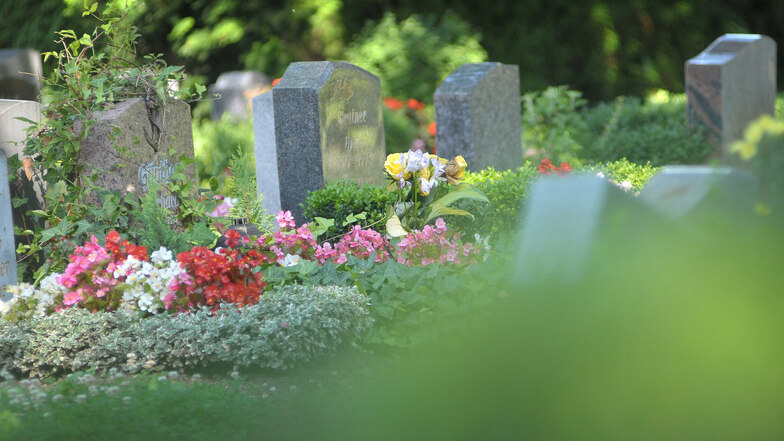Eine Serie von Grabschändungen auf dem Friedhof in Nossen hatte nicht nur in der Stadt für Empörung gesorgt.