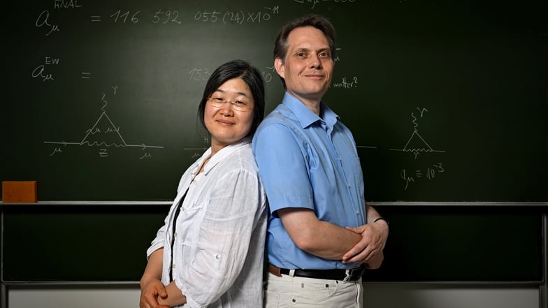 Hyejung Stöckinger-Kim und ihr Mann Dominik Stöckinger haben sich der theoretischen Physik verschrieben - und sind einem großen Rätsel auf der Spur.