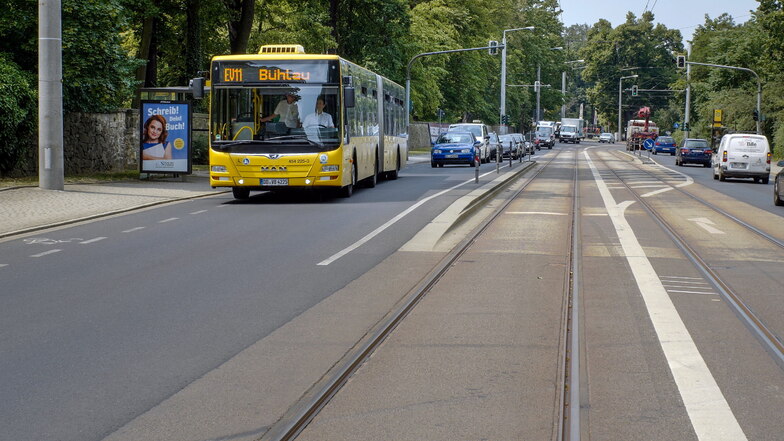 Dieses Bild wird es ab Oktober nicht mehr geben, dass Fahrzeuge auf der rechten Spur auf der Bautzner Straße in Dresden fahren. Diese Spur soll dann Radfahrern vorbehalten sein.