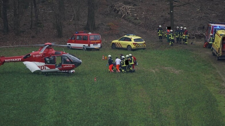 Ein Waldarbeiter ist am Sonnabend bei einem Unfall in der Gemeinde Kubschütz schwer verletzt worden. Er starb im Krankenhaus.