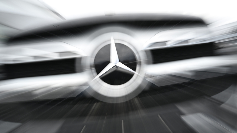 Gefahr von Motorausfall und Brand: Mercedes ruft rund 250.000 Autos zurück