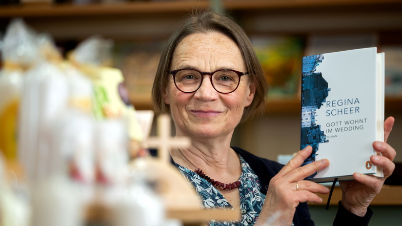 Barbara Pohl organisiert die Veranstaltungsreihe Literaturcafé des Ökumenischen Domladens in Bautzen. Am 5. April 2024 liest Regina Scheer aus ihrem Buch "Gott wohnt im Wedding".
