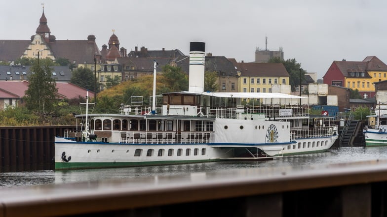 Der Dampfer "Leipzig" ist nur einer von vieren, der die gesamte Woche über im Riesaer Hafen lag. Auch an diesem Wochenende sind die Schiffe noch in Gröba zu sehen.