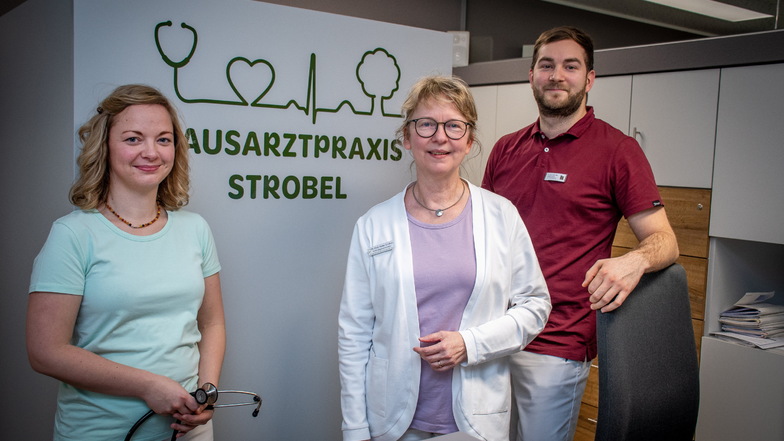 Die Fachärztin für Allgemeinmedizin Gundula Strobel (links) arbeitet seit August vergangenen Jahres in der Praxis von Dr. Heike Strobel. Verstärkung gibt es seit Januar dieses Jahres von Christian Damm.