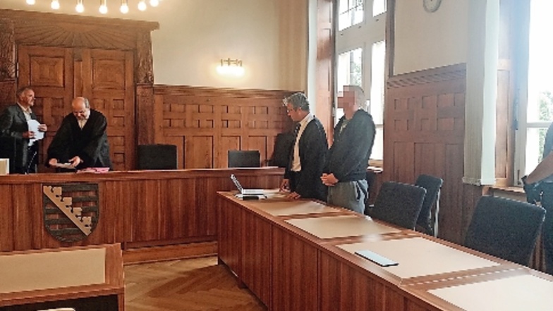 Im März zündete ein Mann in Kamenz die Wohnungstür seiner Ex-Freundin an. Nun schickte ihn Richter Dirk Hertle dafür ins Gefängnis.