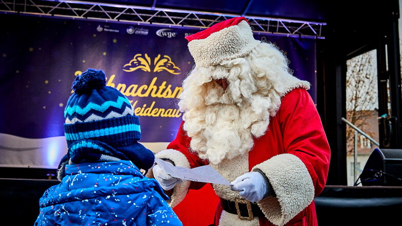 Kein Weihnachtsmarkt ohne Weihnachtsmann - das gilt auch für Heidenau.