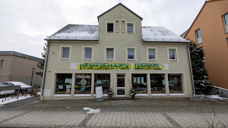 Seit 2018 residiert die Bürgerstiftung "Wir sind Kreischa!" in diesem ehemaligen Kaufhaus in der Mitte des Ortes.
