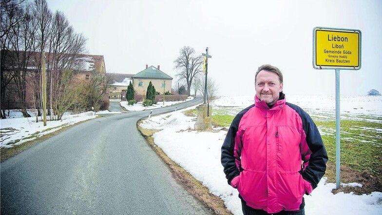 Dorfbesitzer: Andreas Reitmann aus Dresden hat den Gödaer Ortsteil Liebon gekauft. Der 46-jährige Photovoltaik-Unternehmer will auf dem Vierseitenhof seine Vision von einem energieautarken Lebenshof verwirklichen. Dafür sucht er auch noch Mitstreiter.