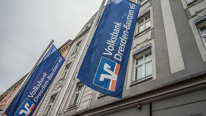 Die Volksbank Dresden-Bautzen verlangt ab August für größere Geldeinlagen kein Verwahrentgelt mehr.