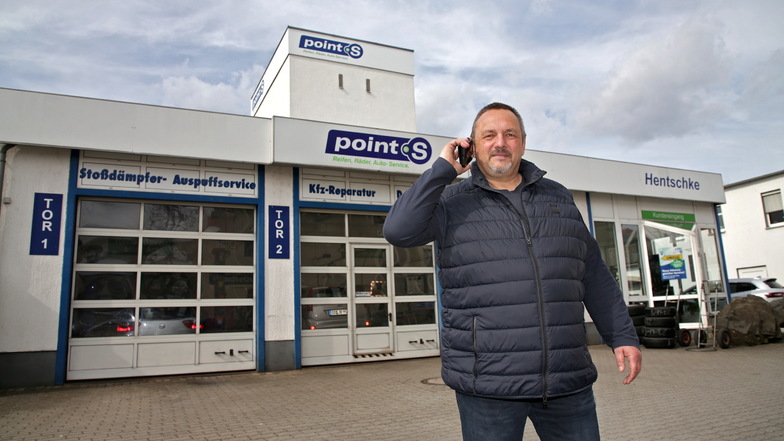 Tilo Kalkreiber ist der Inhaber der Kfz-Werkstatt Point S Hentschke in Pirna. Noch befindet sich die Firma an der Clara-Zetkin-Straße.