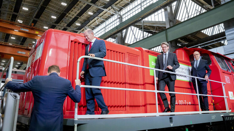 Die Erweiterung des Bahnwerks zählt zu den Investitionen des Bundes im Rahmen der Strukturstärkung der Lausitz, weil der Ausstieg aus der Braunkohle bis 2038 geplant ist.