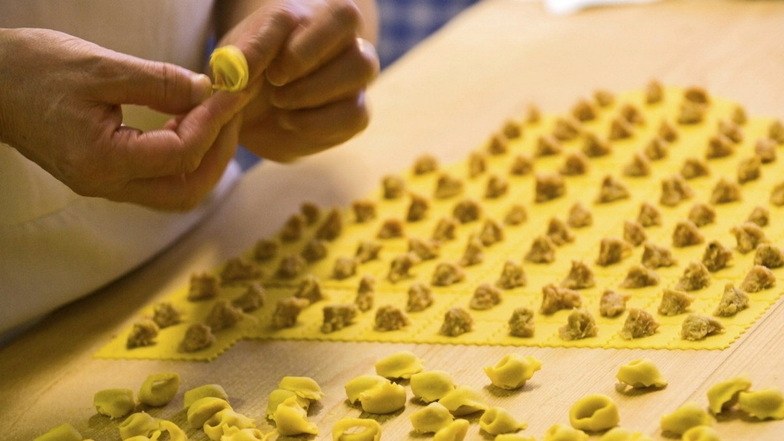Gut Ding will Weile haben: So füllt und faltet man in der Emilia-Romagna die Tortellini.