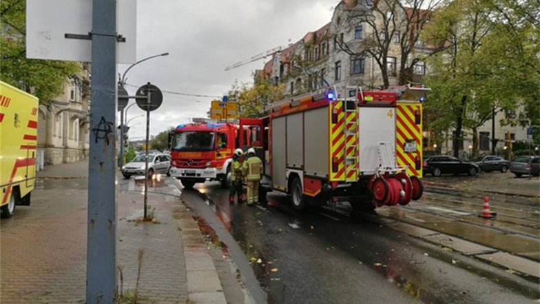 Rettungskräfte im Einsatz in Dresden.