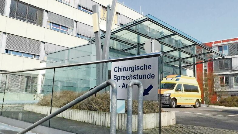1975 wurde die neue Klinik in Weißwasser eröffnet. Seit 2013 ist das Kreiskrankenhaus, das jährlich allein rund 10.000 Patienten stationär versorgt, Teil des Klinikverbundes „Gesundheitszentrum des Kreises Görlitz“. Viel Geld wurde in Modernisierung und A