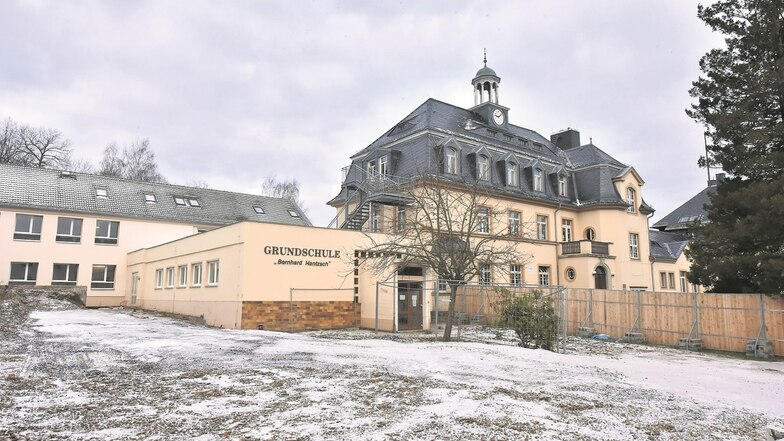 Die Sanierung der Grundschule „Bernhard Hantzsch“ im Kurort Hartha stellt in den kommenden Jahren die größte Herausforderung dar.