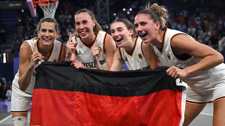 🥇 Gold:  3x3 Basketball, Svenja Brunckhorst, Sonja Greinacher, Elisa Mevius und Marie Reichert