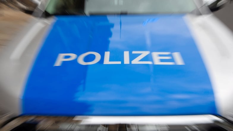 Die Polizei ruft Zeugen eines Unfalls in Dresden-Striesen auf, sich zu melden.