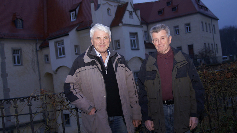 Die Nossener Christian Lantzsch (links) und Bernd Hoffmann haben ihr erstes Konzept zur Gründung einer Stiftung Schloss Schleinitz den Stadträten vorgestellt.