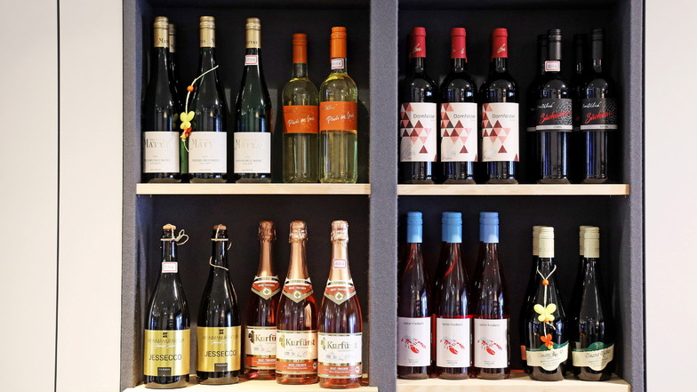 Eine Auswahl des regionalen Weinangebots - unter anderem aus Diesbar-Seußlitz, Meißen und Radebeul.