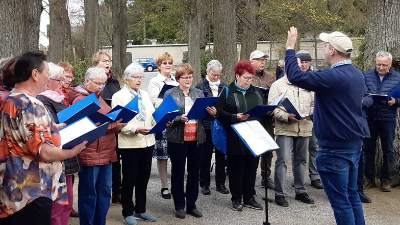 Seinen jüngsten Auftritt hatte der Gemischte Chor Pulsnitz am Ostersonntag im Stadtpark von Pulsnitz.