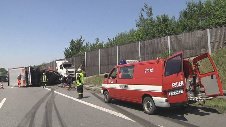Am Donnerstagmittag hat es auf der Autobahn 72 in Richtung Plauen einen schweren Unfall gegeben.