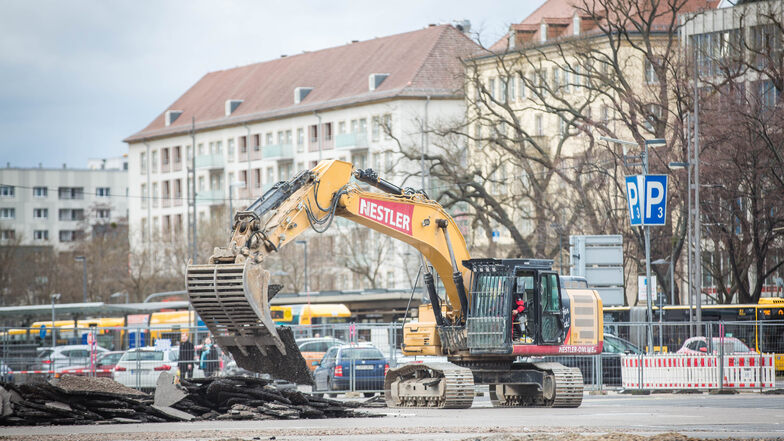 Auch auf dem Ferdinandplatz darf wieder gebaggert werden. Hier entsteht das neue Verwaltungszentrum. Vor allem in der Dresdner Innenstadt sind Bombenfunde nicht ausgeschlossen.