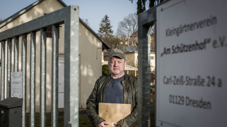 Frank Volland vom Kleingartenverein "Am Schützenhof“ in Dresden-Trachau will verhindern, dass den Gärtnern der Zugang gekappt wird.