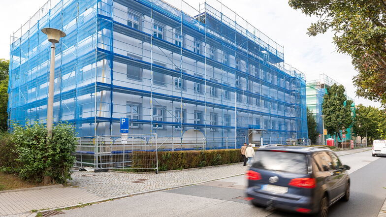 Dieses Ärztehaus in der Pirnaer Innenstadt bekommt was aufs Dach