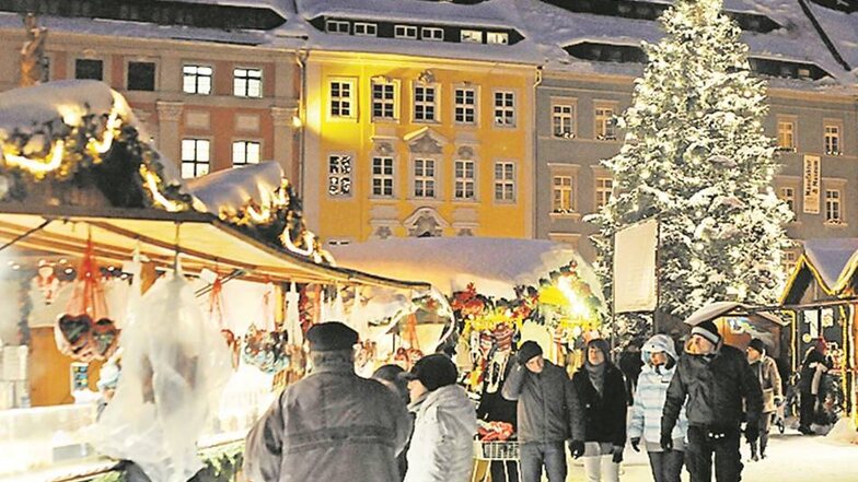 Deutschlands wohl ältester Weihnachtsmarkt öffnet zum 629. mal seine Pforten: Der Bautzener Wenzelsmarkt. Schon im Jahr 1384 soll König Wenzel der Stadt das Recht eines freien Fleischmarktes verliehen haben, der vom Sankt-Michaelis-Tag bis Weihnachten dau