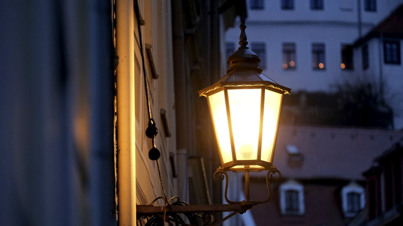 Aktuell ist das Licht aus auf der Roßmäßler Straße in Tharandt.
