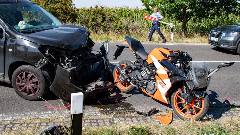 Jugendlicher Motorradfahrer bei Unfall schwer verletzt