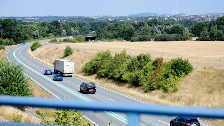 Die neue B 178 zwischen Ottenhain und Niedercunnersdorf. Dreispurig wie hier soll auch der Nordabschnitt von Nostitz bis zum A4-Anschluss werden.