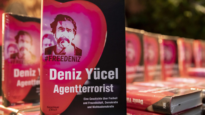 Deniz Yücel: "Agentterrorist": Eine Geschichte über Freiheit und Freundschaft, Demokratie und Nichtsodemokratie, Verlag Kiepenheuer & Witsch, Hardcover 22 Euro, 400 Seiten, ISBN: 978-3-462-05278-7, erscheint am 10.10.2019