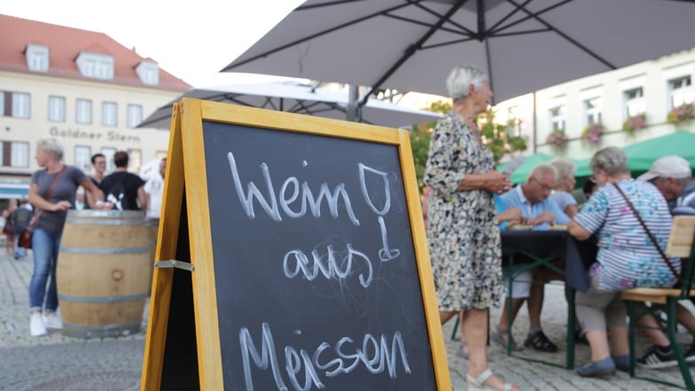 Erstklassige Weine aus Meißen zogen viele Fans auf dem Kamenzer Markt an.