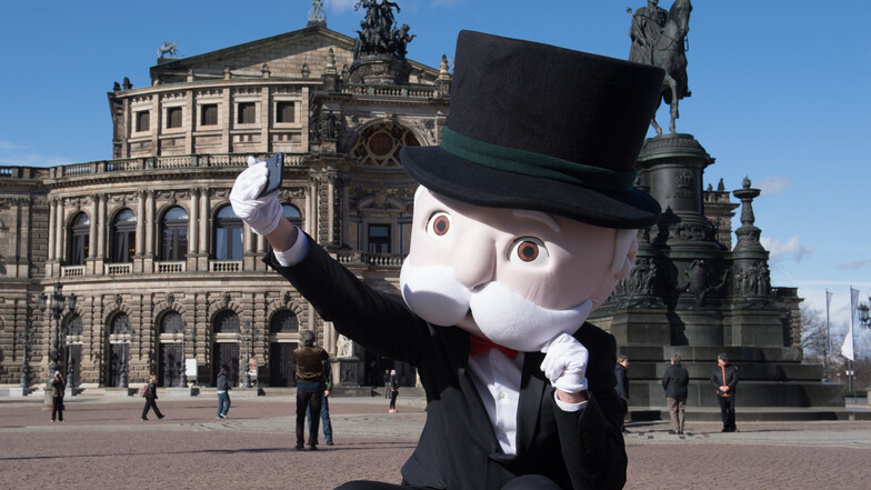Mister Monopoly sucht die schönen, witzigen und verborgenen Seiten Dresdens: Für eine Städte-Sonderedition des Spieleklassikers können Bürger unter anderem 22 Straßen vorschlagen.