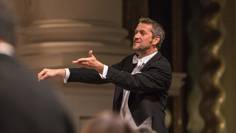 Der Münchner Markus Poschner ist seit Herbst 2017 Chefdirigent des Bruckner Orchesters Linz. In Dresden dirigiert er den zweiten, abendlichen Konzertteil.