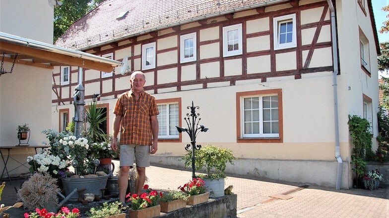 Tilo Eckardt ist mit seiner Frau von Meißen nach Bahra gezogen und hat dort das Dorfgemeinschaftshaus gekauft. Es soll ein Mehrgenerationenhaus werden.