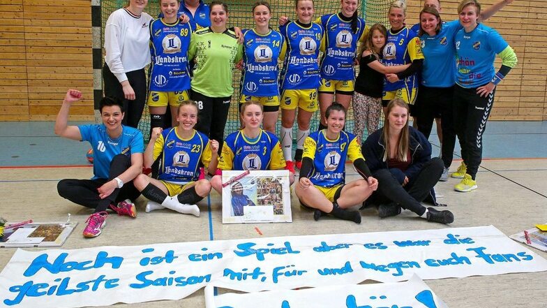 Bedanken sich: Die Handball-Frauen Koweg Görlitz