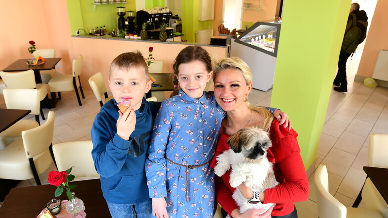 Kamila Kociolek - hier mit ihren Kindern Mercedes und Antos sowie Hündchen Lili - arbeitet künftig hier.