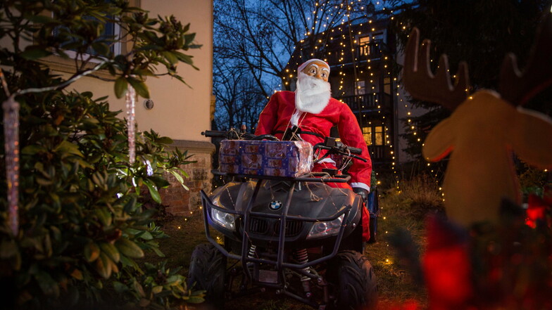 Der Weihnachtsmann kommt in diesem Jahr auf einem Quad angebraust, das im irdischen Leben seinen Geist aufgegeben hat.