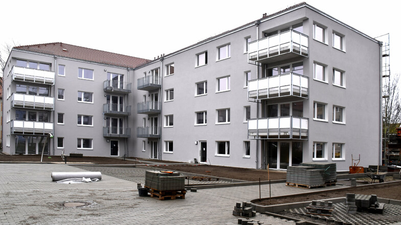 Die städtische WiD baut wie hier an der Ulmenstraße Sozialwohnungen in Dresden. Um die Quote für Private wird gestritten.